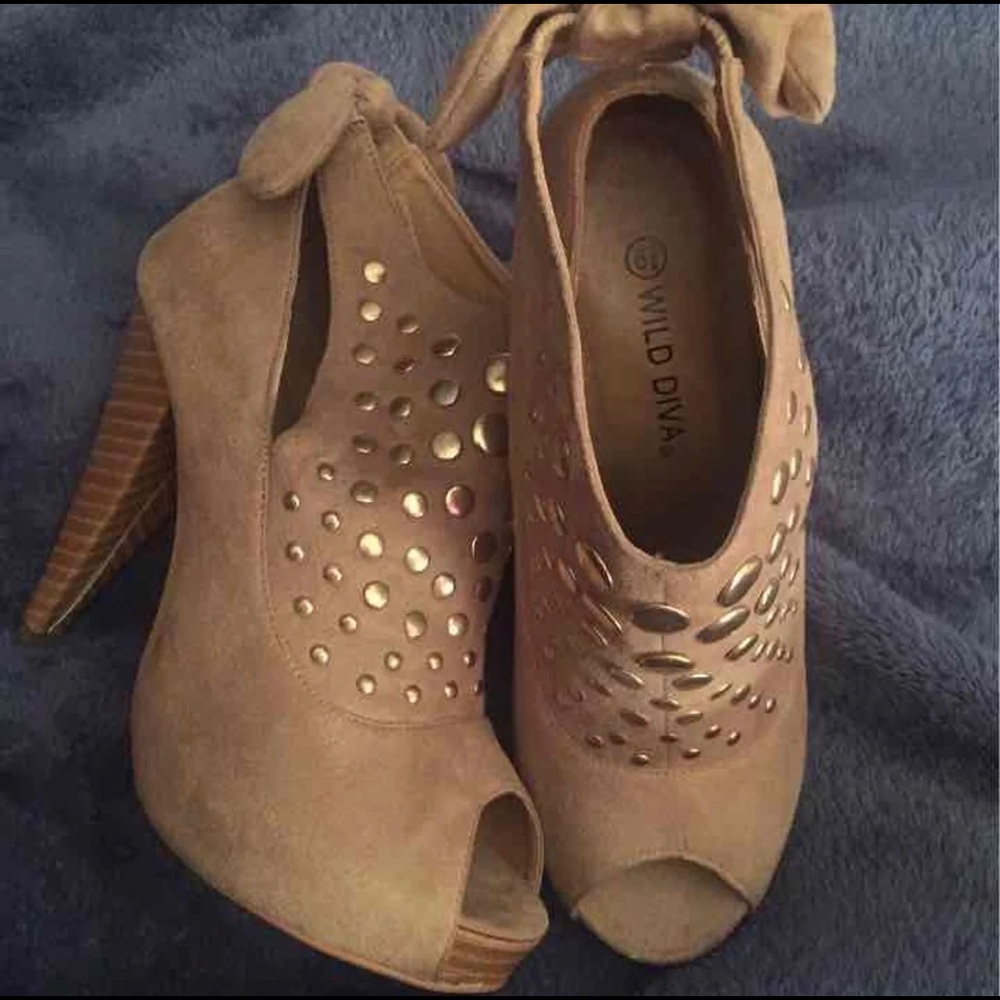Wild diva 6.5 bootie heel